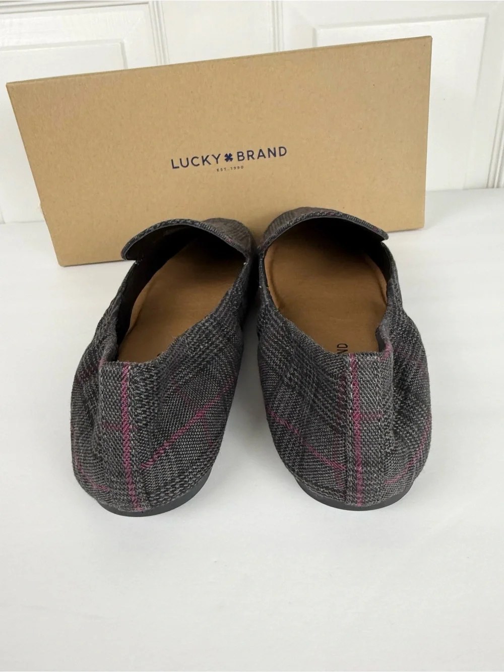 NIB Lucky Brand Charcoal Plaid Loafers with Burgundy Stripe 9 M